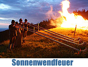 Sonnwendfeuer; Bergfeuer und Johannifeuer - das Special ©Foto: Kampenwand: Hözelsperger
